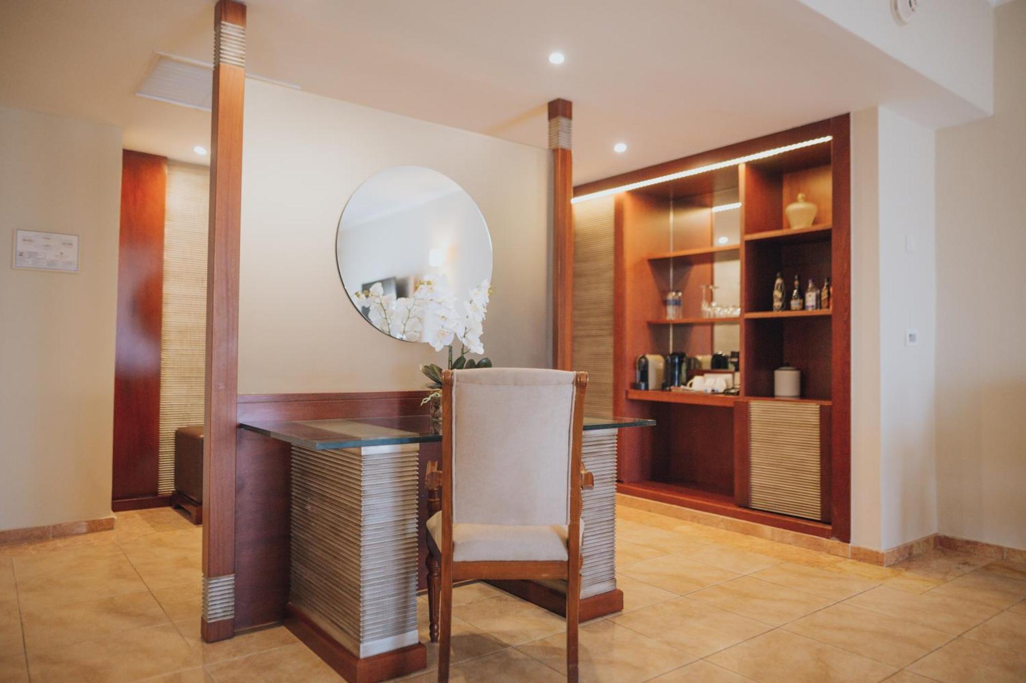 Majestic Colonial - Solo Adultos Resort